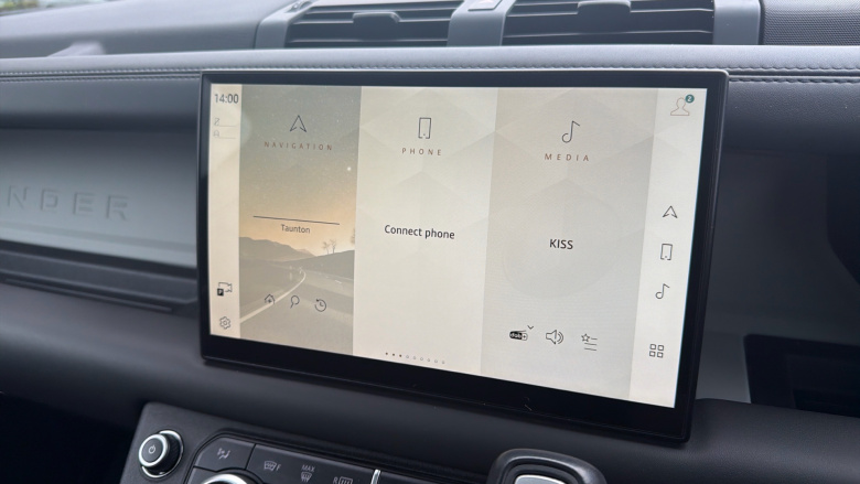 Land Rover Defender 3.0 D250 X-Dynamic HSE 90 3dr Auto Diesel Estate